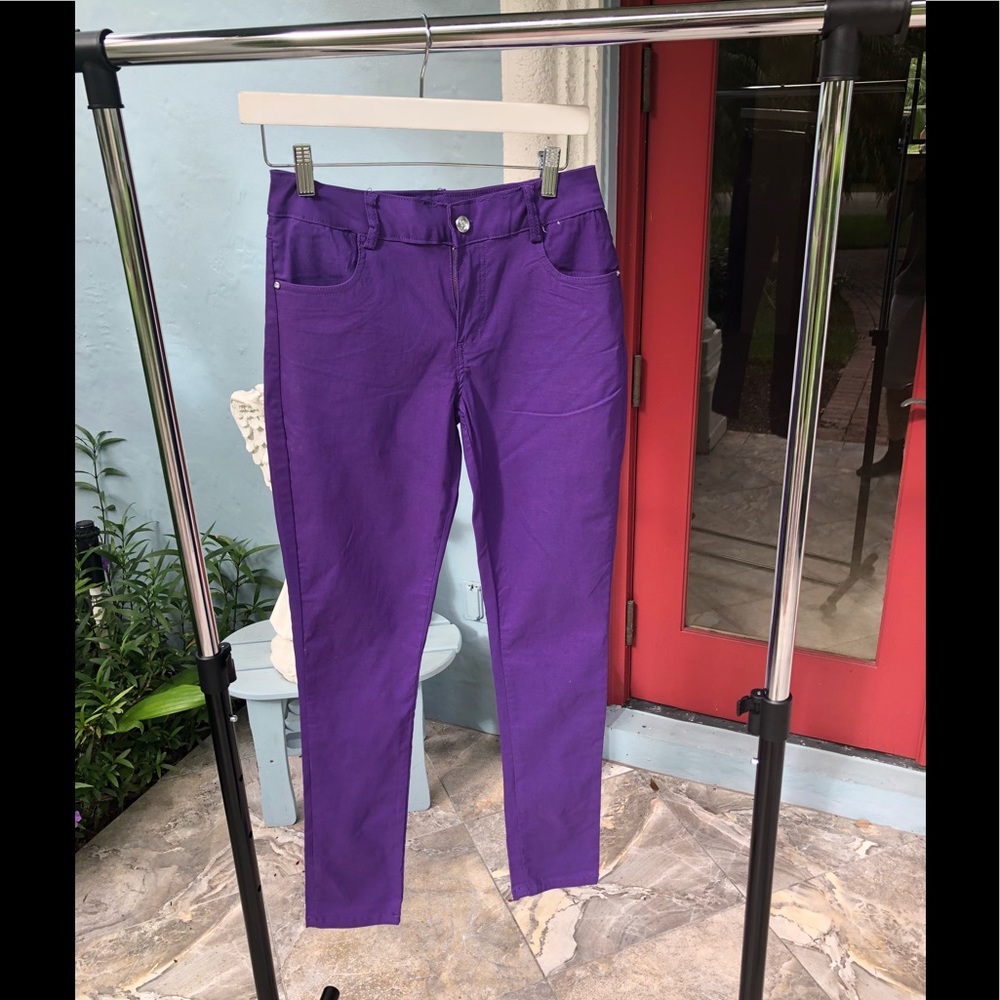 NWOT Royal Purple Stretchy Skinny Pants. Size 6.